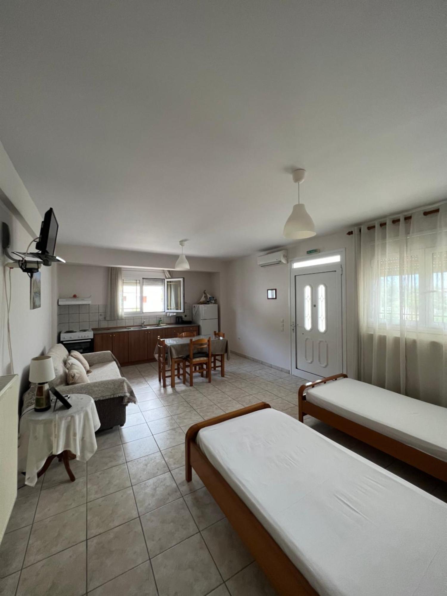 Alexandra' S Apartments Plataria Extérieur photo
